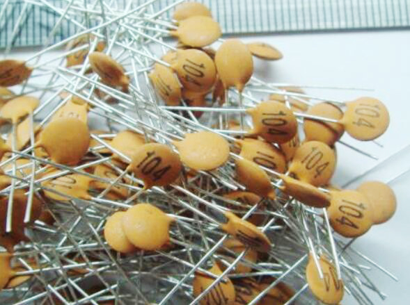 瓷片電容104表示什么意思？