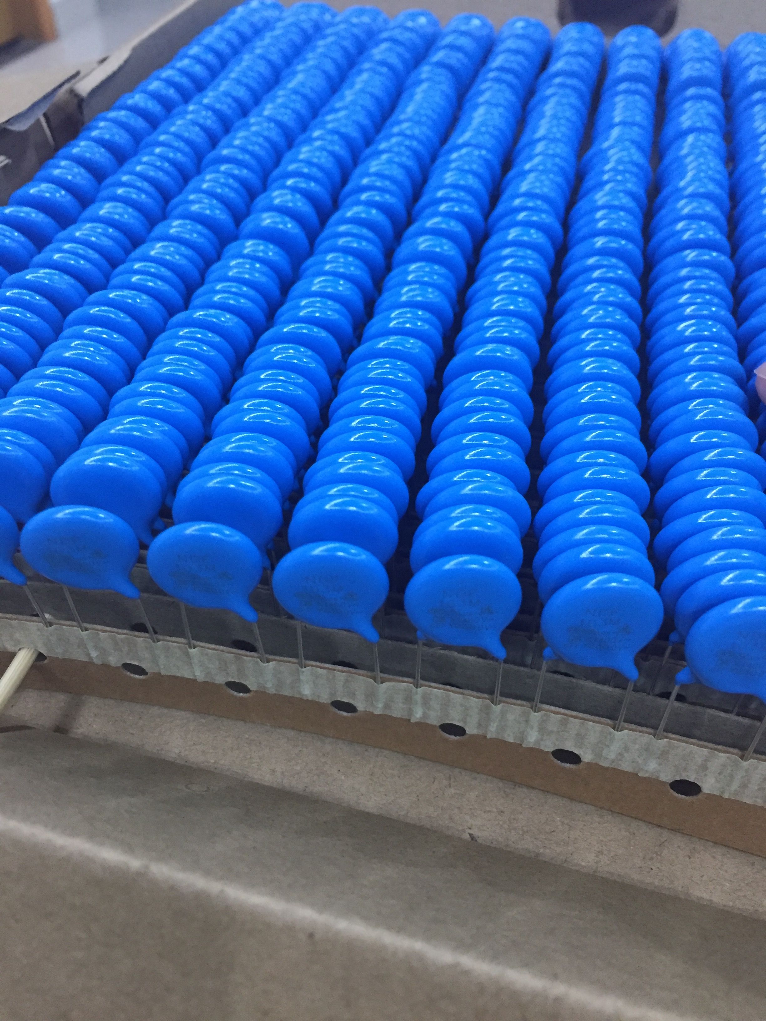 合理使用工具可以檢測(cè)電容器質(zhì)量的好壞